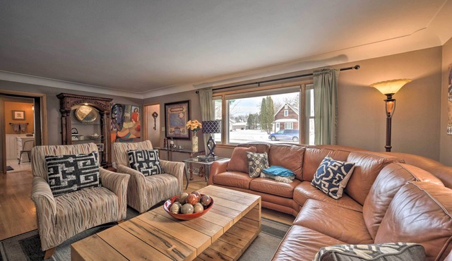 Pet-Friendly Retreat ~ 1 Mi to St Louis River!