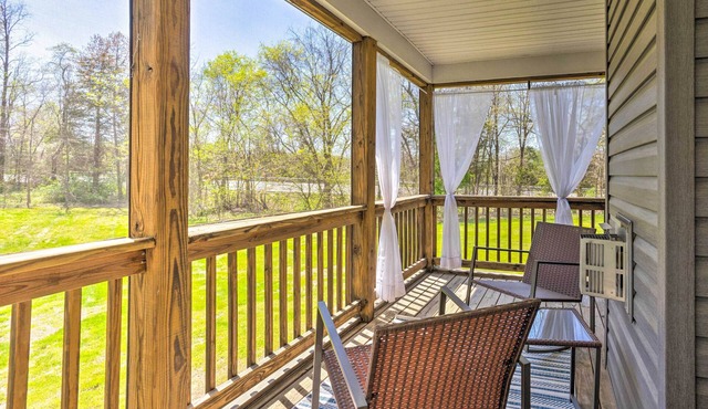 Pet-Friendly Retreat Near Lake Anna w/Decks!