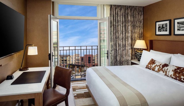 Pet-Friendly Retreat w/Private Parking, Kitchenettes Near Local Sightseeing!