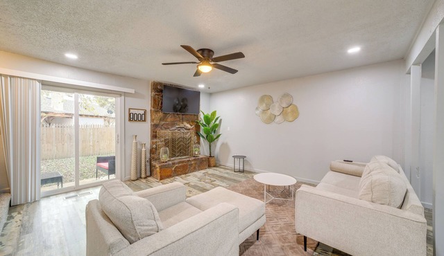 Pet-Friendly Retreat w/Yard, 12 Mi to Dtwn Tulsa