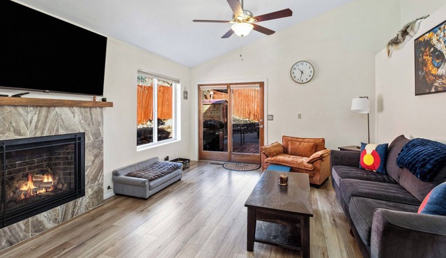 Pet-Friendly Rifle Retreat — Cozy & Modern