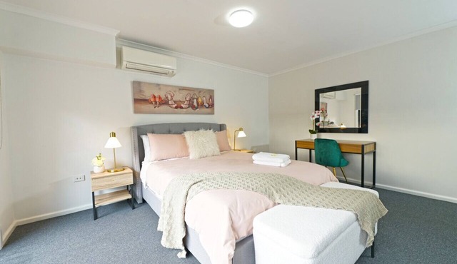 Pet Friendly Ringwood 3BR House FREE Parking Netflix