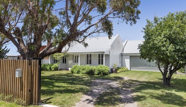 Pet friendly Riverside Retreat