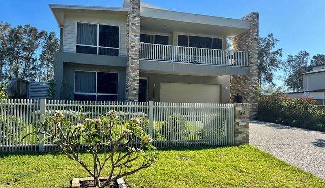 Pet-Friendly Riverfront home for Couples, Families & Groups | Port Stephens NSW