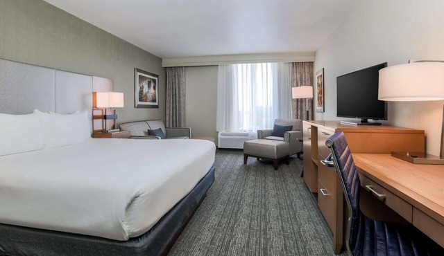 Pet-Friendly Room Located 3 Miles to Georgia International Convention Center