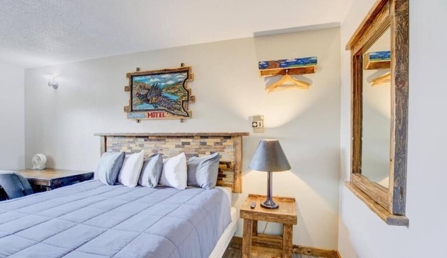 Pet-Friendly Room Near Dining & Attractions Off I-90, w/Free Parking