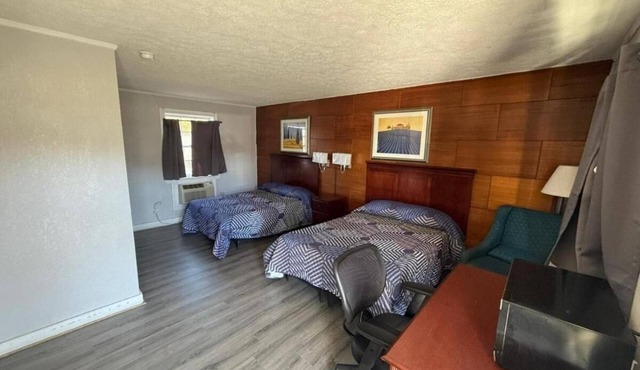 Pet-Friendly Room Near Dan Daniel Park and Historic Art Museum in Town