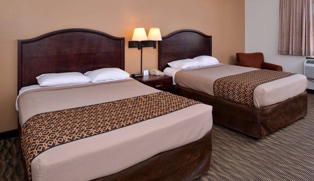 Pet-Friendly Room w/BBQ Grill and Complimentary Breakfast Near Downtown