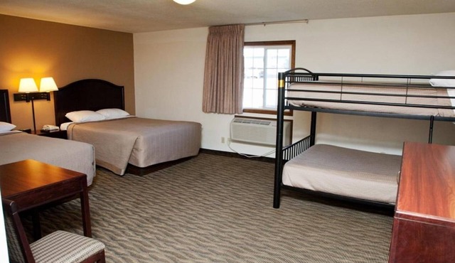 Pet-Friendly Room w/Complimentary Breakfast Near Iowa Western Community College
