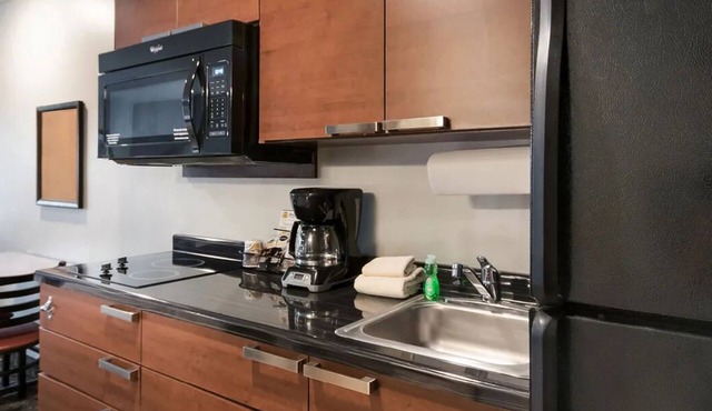 Pet-Friendly Room w/Full Kitchen, Access Meridian's Attractions