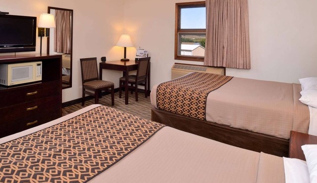 Pet-Friendly Room w/Kitchenette – Perfect for Short Business Stays