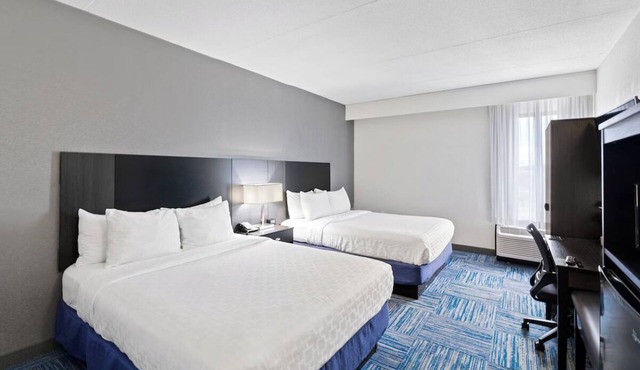 Pet-Friendly Room w/Breakfast Near Dorney Park and Wildwater Kingdom!