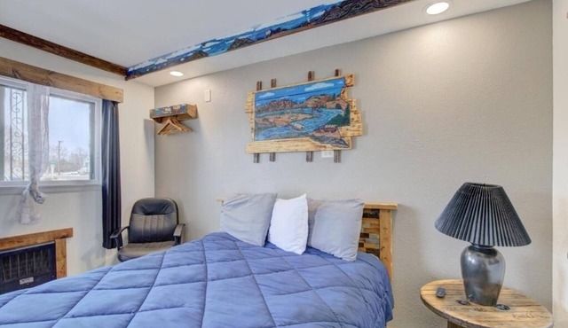 Pet-Friendly Room w/Free Parking Near Missouri River Attractions