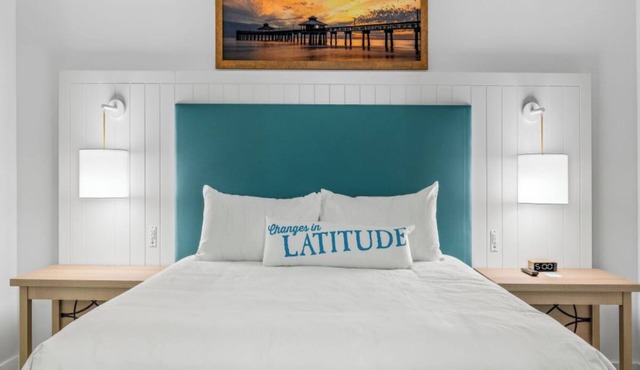 Pet-Friendly Room with Balcony and Tropical Vibes – Perfect for Relaxation