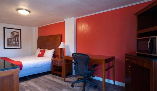 Pet-Friendly Room with King Bed Perfect for Quiet Atlanta Getaways
