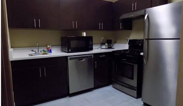 Pet Friendly Room With Parking Near Kloesel’s And Breakfast Included