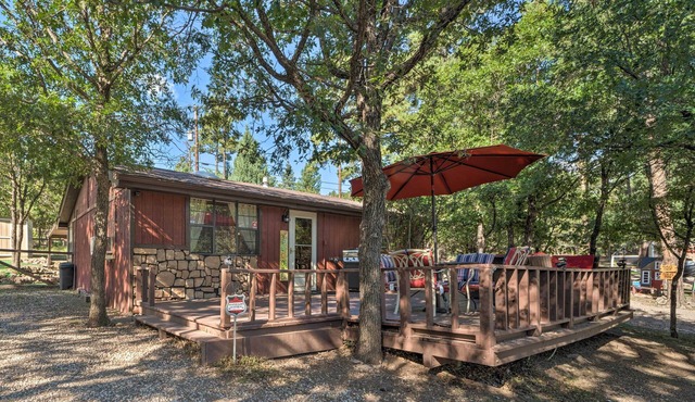Pet-Friendly Ruidoso Cabin w/Hot Tub & Fire Pit