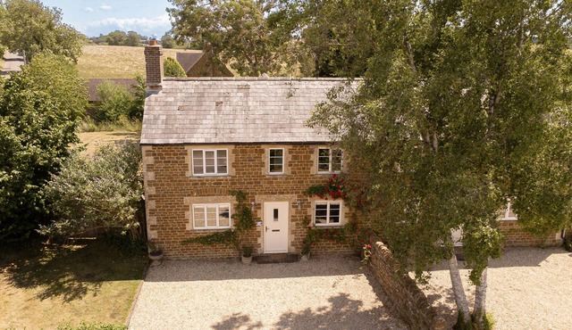 Pet Friendly Rural Cotswold Cottage - 1 Manor Farm Cottage