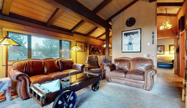 Pet-Friendly & Rustic, Gas Grill, Quiet Location, Pool/Tennis Courts On-site