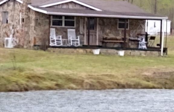 Pet friendly rustic cabin with views 26 min to downtown Asheville