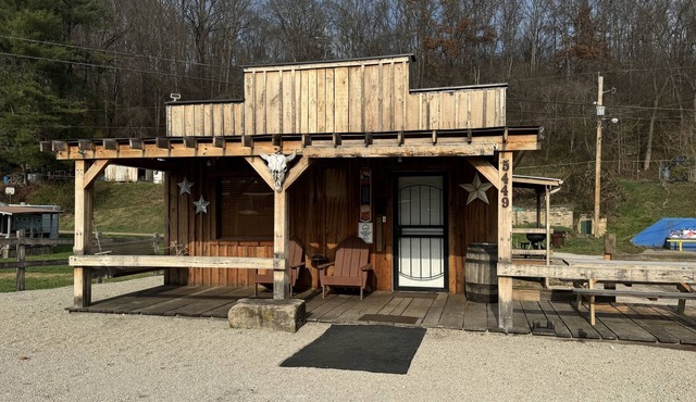 Pet Friendly Rustic Cabin near Hocking Hills in Nelsonville Ohio Unique Stay