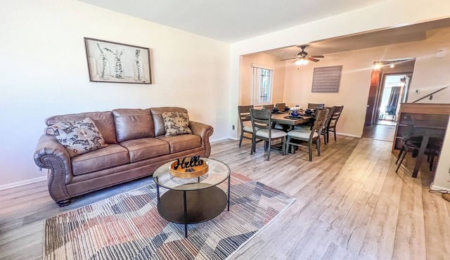 Pet Friendly Sleeps 12+ near Garden of the Gods AF