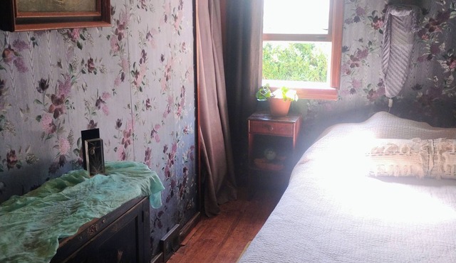 pet friendly second story private apartment close to Penn State