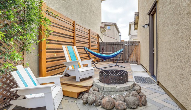 Pet-Friendly Sacramento Home ~ 7 Mi to Downtown!