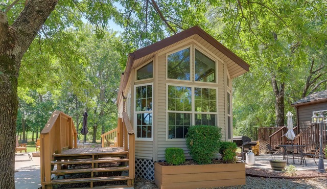 Pet-Friendly Sallisaw Cabin: Hikes, History & More