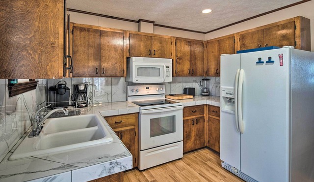 Pet-friendly Saluda Home w/Mountain Views!