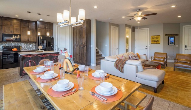 Pet-Friendly | Same Day Booking | Free Townies | Pool/Spa | DT Location | 602