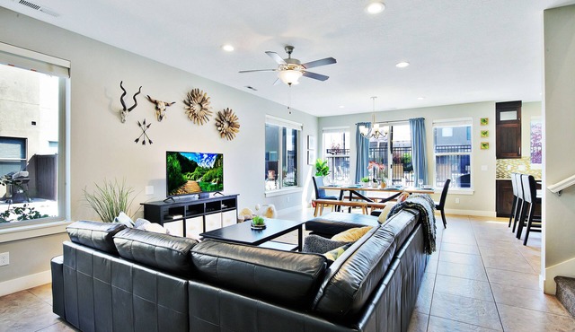 Pet Friendly | Same Day Bookings | Townies | Poolside | EPA Cleaning 432