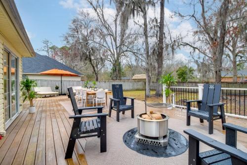 Pet-Friendly Savannah Home with Cozy Fireplace!