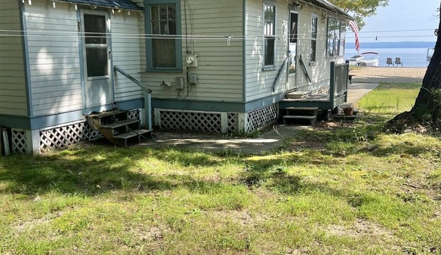 Pet friendly - SEBAGO LAKE BEACHFRONT.
