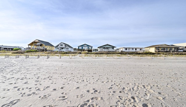 Pet-friendly Second Row House Steps to Beach!