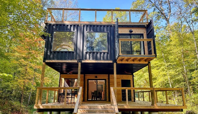 Pet friendly shipping container home. Located close to the parks and winery.