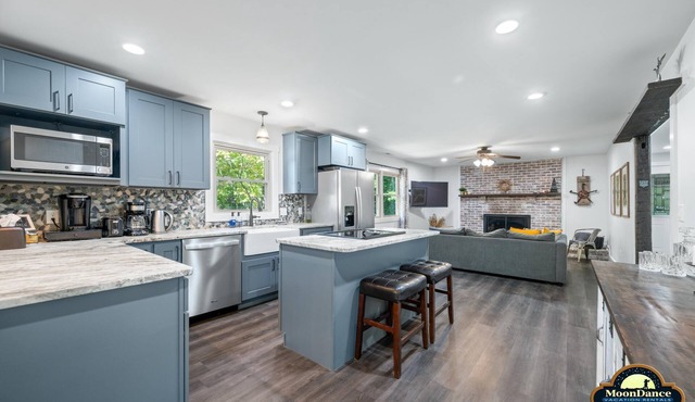 Pet Friendly, Short walk to Lake Monroe