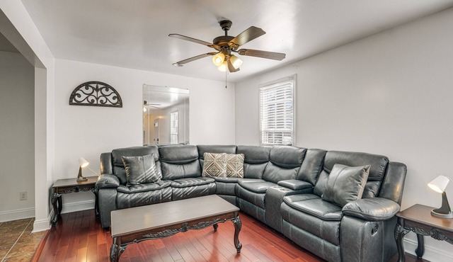 Pet-Friendly Silver Spring Home: 2 Mi to Downtown!
