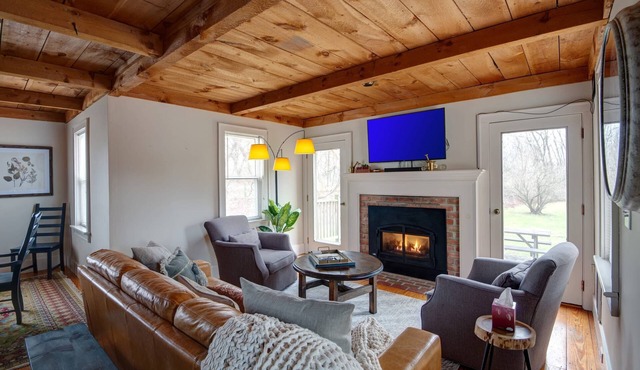 Pet friendly Skaneateles country home one mile from downtown!