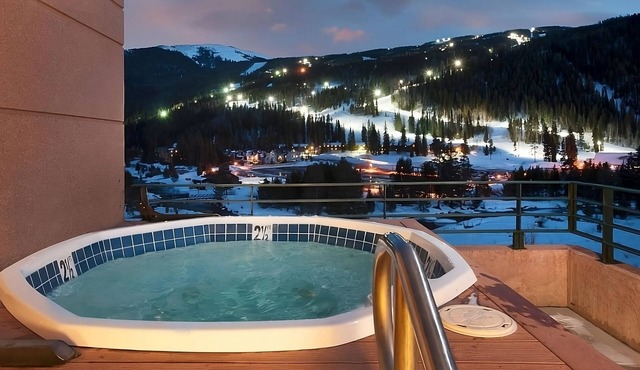 Pet-friendly Ski Resort w/Scenic Views! 2 Comfortable Units, Breakfast, Shuttle