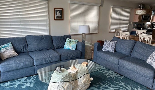 Pet Friendly, sleeps 11, near downtown