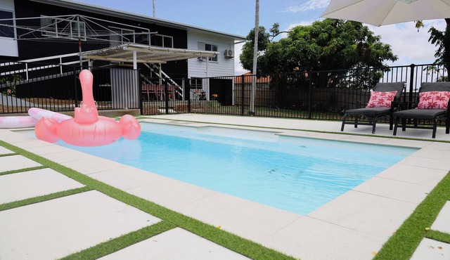 Pet Friendly, Sleeps 8, Bowen Holiday House