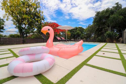 Pet Friendly Sleeps 8 Bowen Holiday House