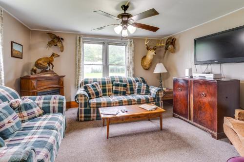 Pet-Friendly Smithmill Retreat with Yard!
