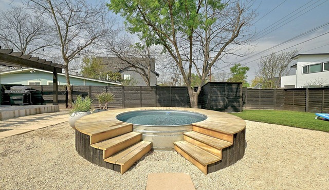 Pet Friendly SOCO Home with Cowboy Pool - Webster!