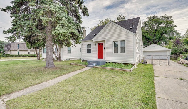 Pet-Friendly Southfield House w/Ping-Pong Table!