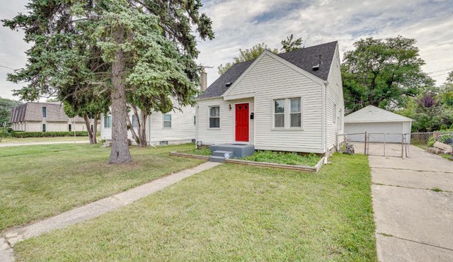 Pet-Friendly Southfield House with Ping-Pong Table!