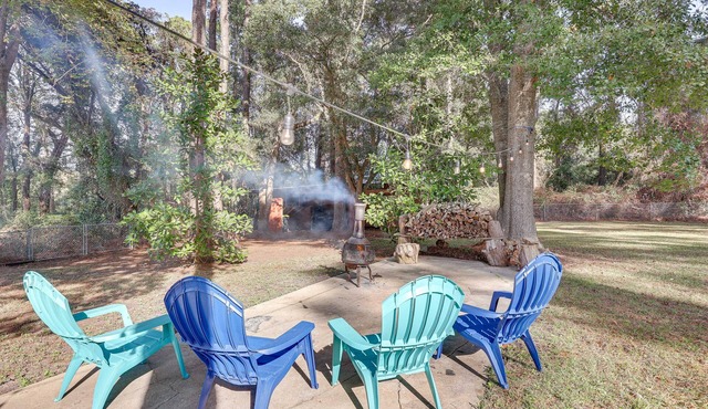 Pet-Friendly Southport Home w/Deck: 8 Mi to Beach