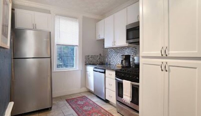 Pet Friendly Southside 3-bedroom house with WiFi & AC Near Downtown