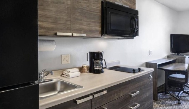 Pet-Friendly Space w/Full Kitchen for Convenient Extended Stays